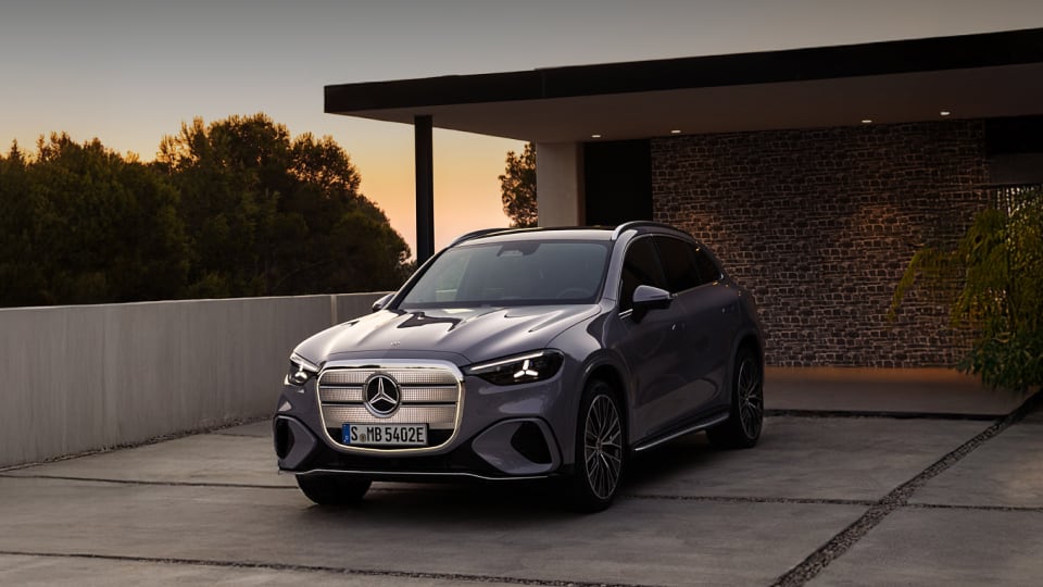 Front angled view of Merceds-Benz GLC