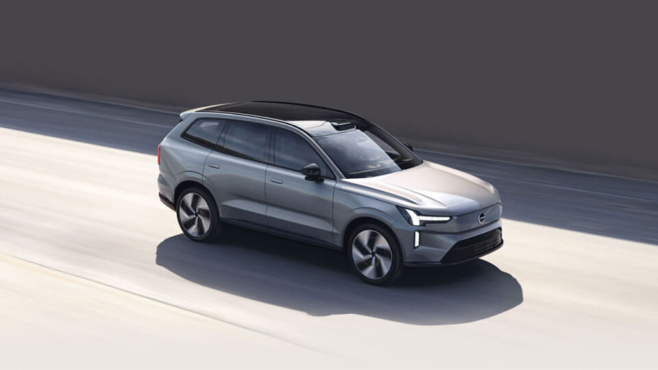 Volvo XC90 driving at speed